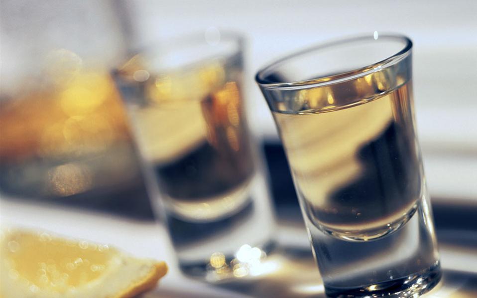 η-χρήση-αλκοόλ-στην-εργασία-βλάπτει-τη-2078708