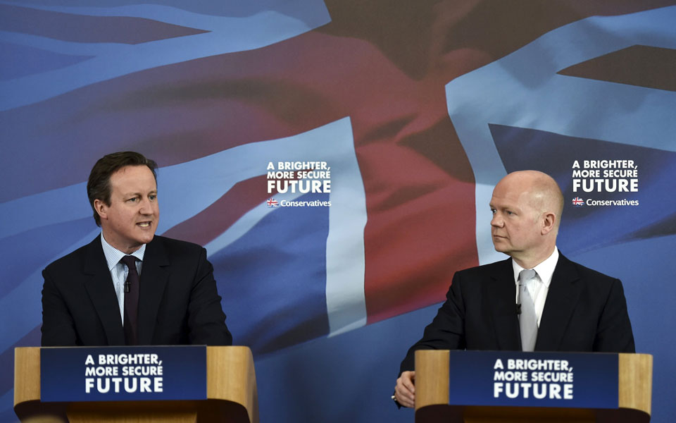 ευθείες-βολές-μίλιμπαντ-κατά-εξωτερι-2079829