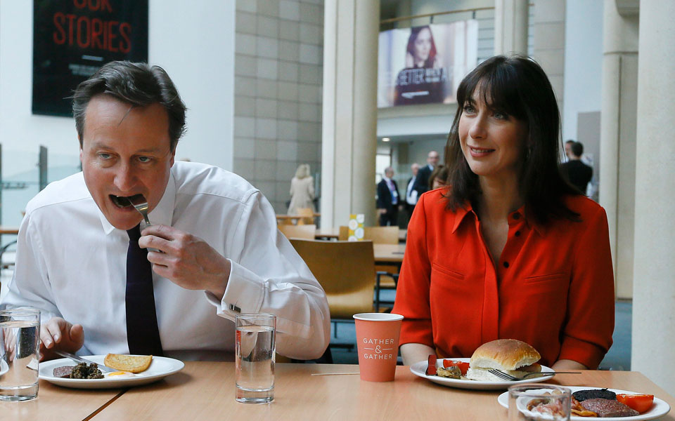 βρετανία-χοτ-ντογκ-με-ή-χωρίς-μαχαιροπ-2077412