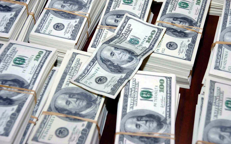 το-ισχυρό-δολάριο-φέρνει-στην-ευρώπη-α-2076652