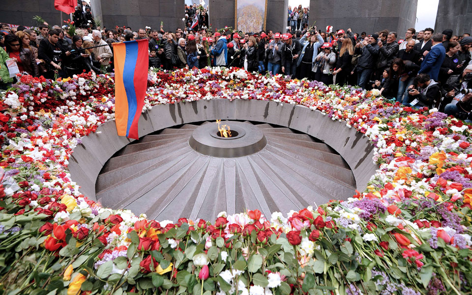 πούτιν-ολάντ-τιμούν-τη-μνήμη-των-αρμε-2079826