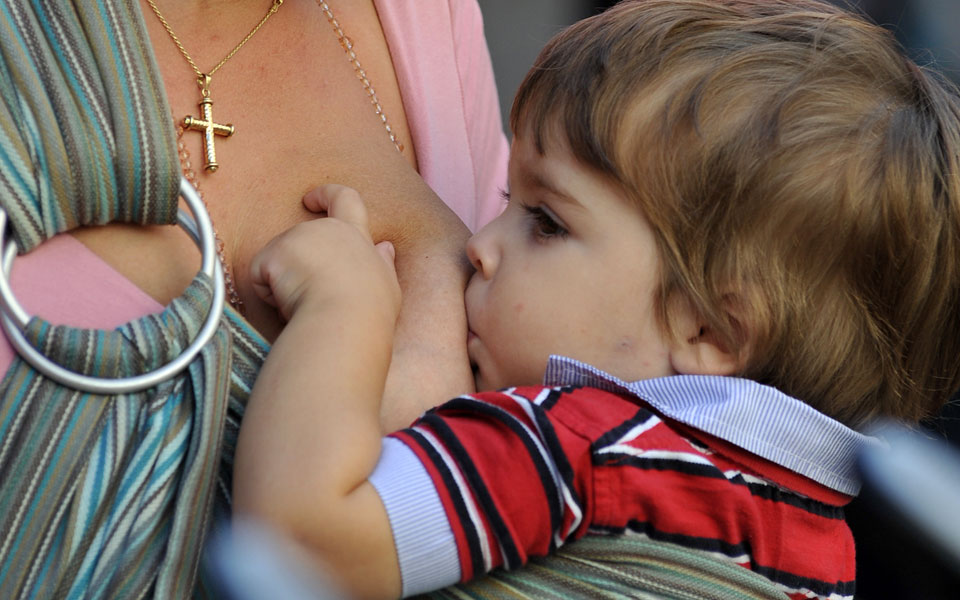 το-μητρικό-γάλα-γίνεται-προϊόν-της-βι-2077723