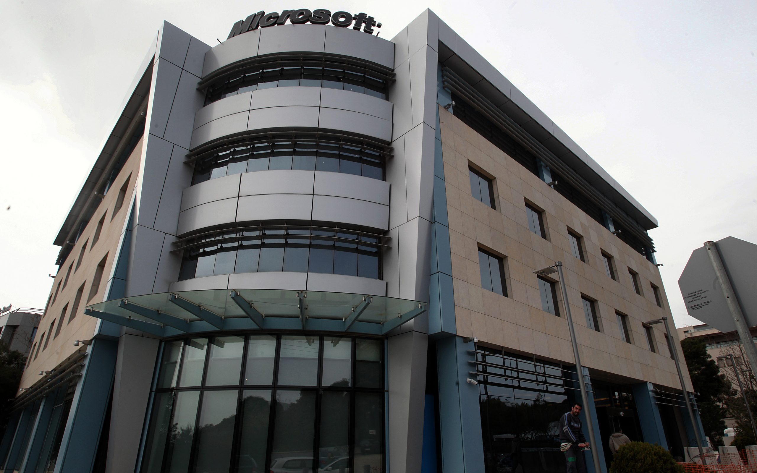 επίθεση-με-γκαζάκια-στα-γραφεία-της-microsoft-2076828