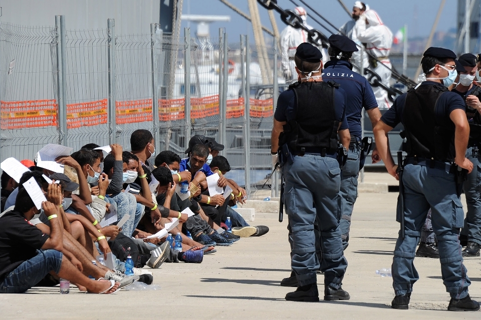 διάσωση-χιλιάδων-μεταναστών-από-τις-ι-2077784