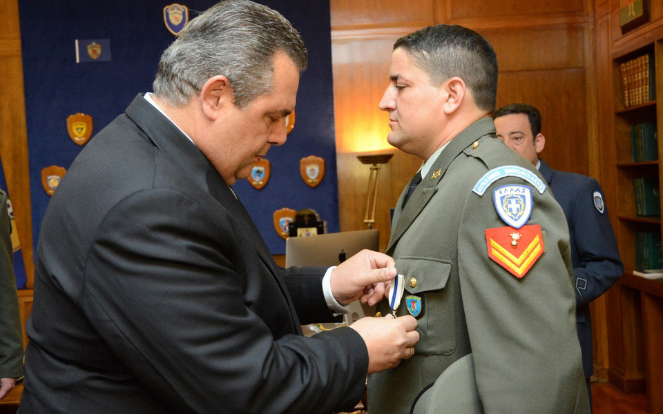 ο-πάνος-καμμένος-τίμησε-τον-εποπ-αντών-2080139