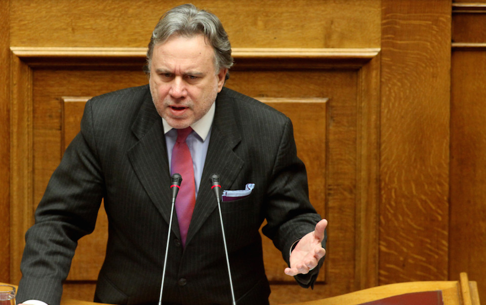 ο-κ-κατρούγκαλος-στο-στόχαστρο-ν-δ-και-2077487