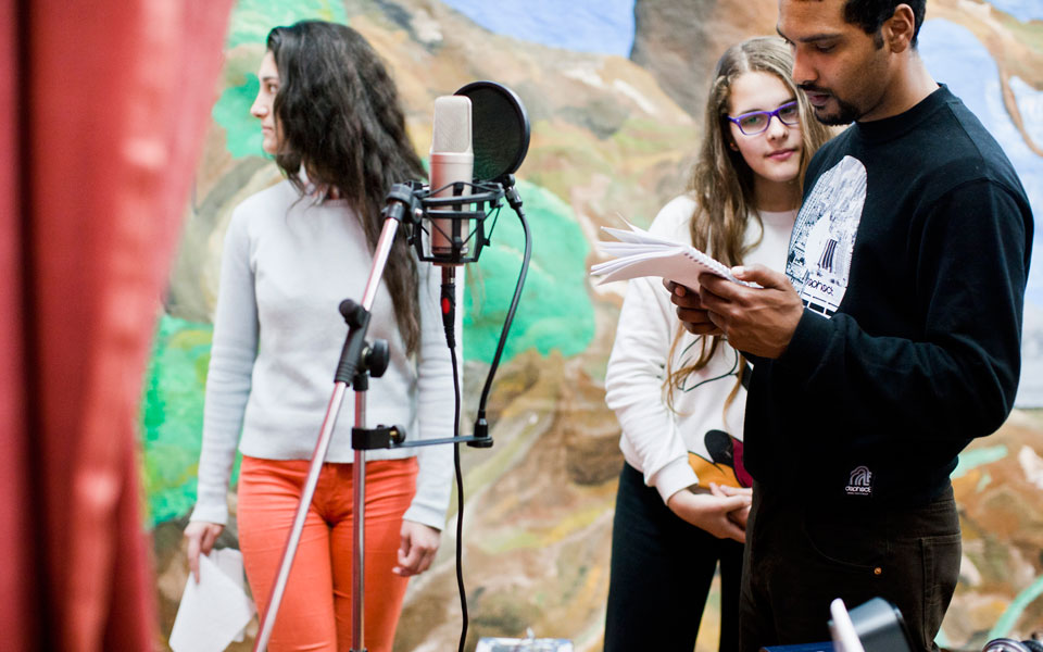 με-αναγκάζει-όλος-ο-κόσμος-να-σιωπώ-2076210