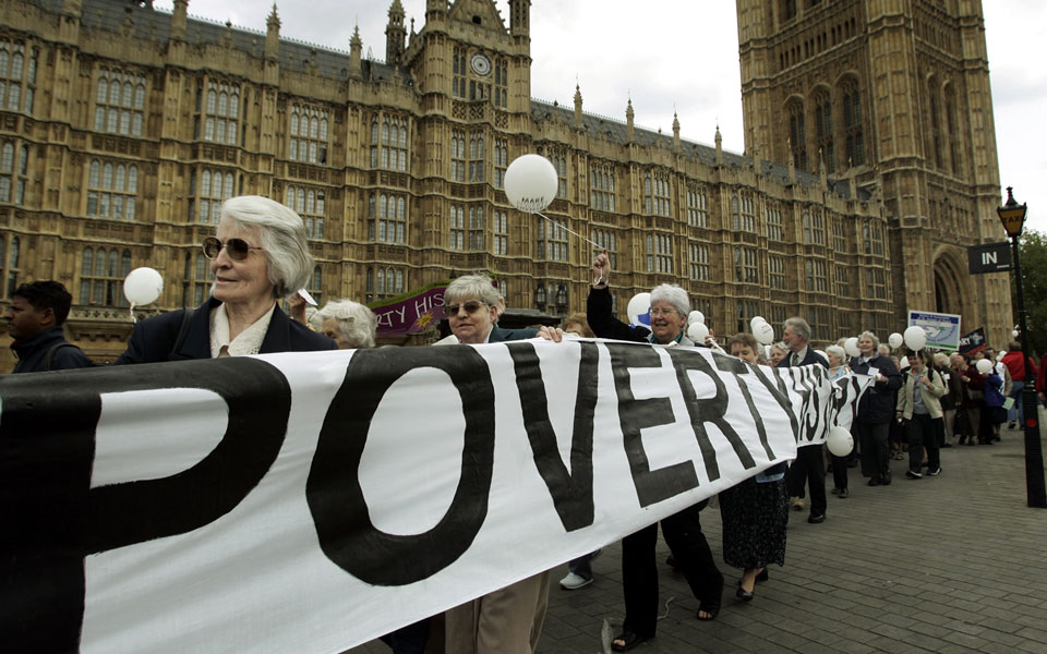ολο-και-περισσότεροι-βρετανοί-στα-συσ-2079374