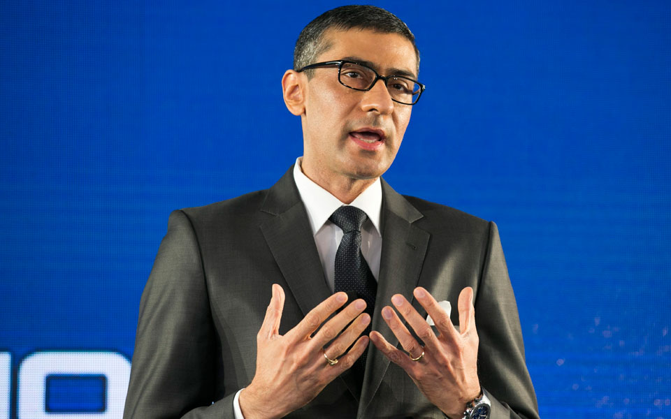 ρατζίβ-σούρι-ο-άνθρωπος-που-μεταμόρφω-2078643