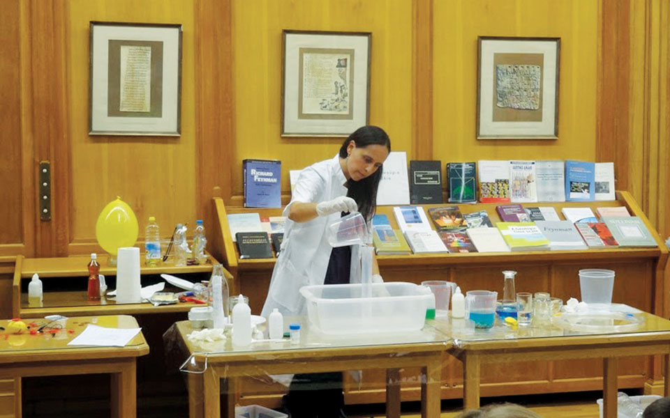 εργαστήριο-ενδιαφέροντα-πειράματα-2080797