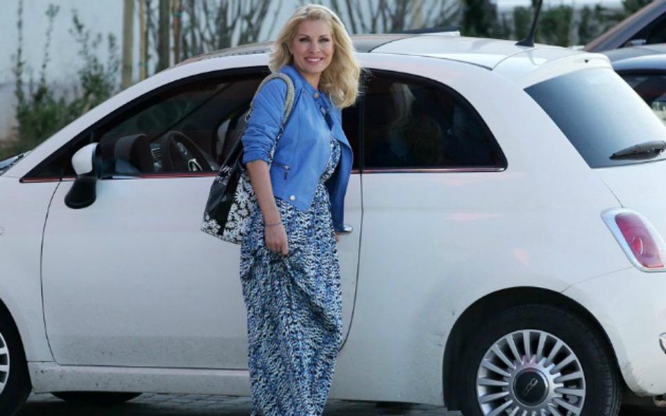 η-μενεγάκη-στο-ταξί-της-επιστροφής-2075967