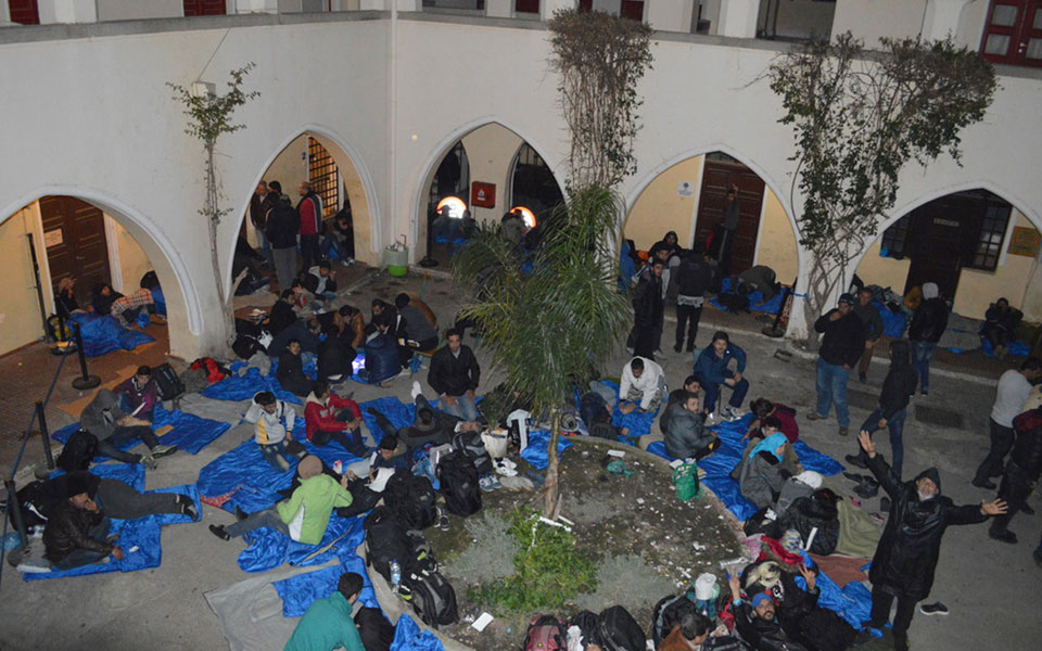 σκηνές-σε-παλαιά-στρατόπεδα-και-ναύλω-2077566