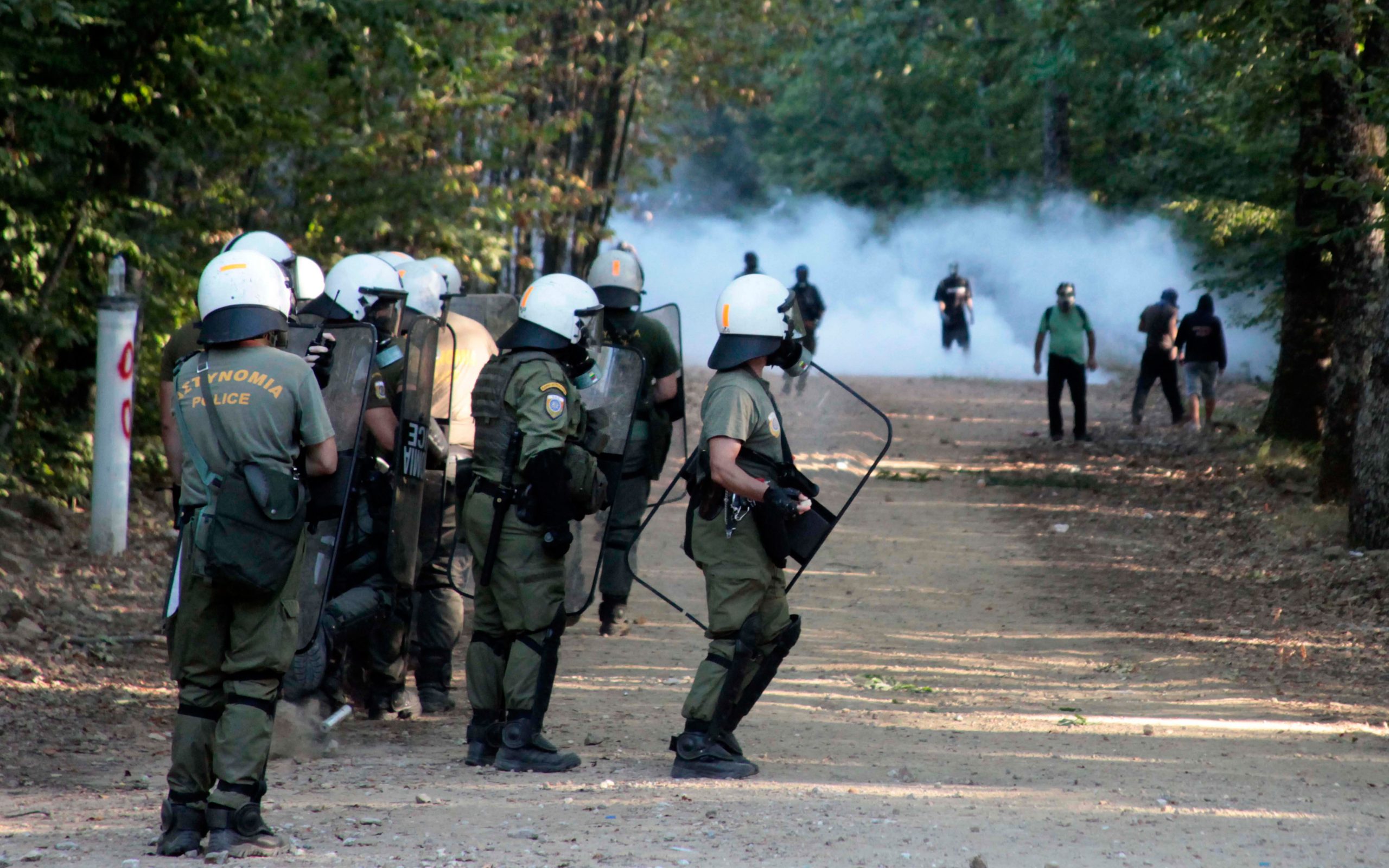 επίθεση-κουκουλοφόρων-στις-σκουριές-2076795