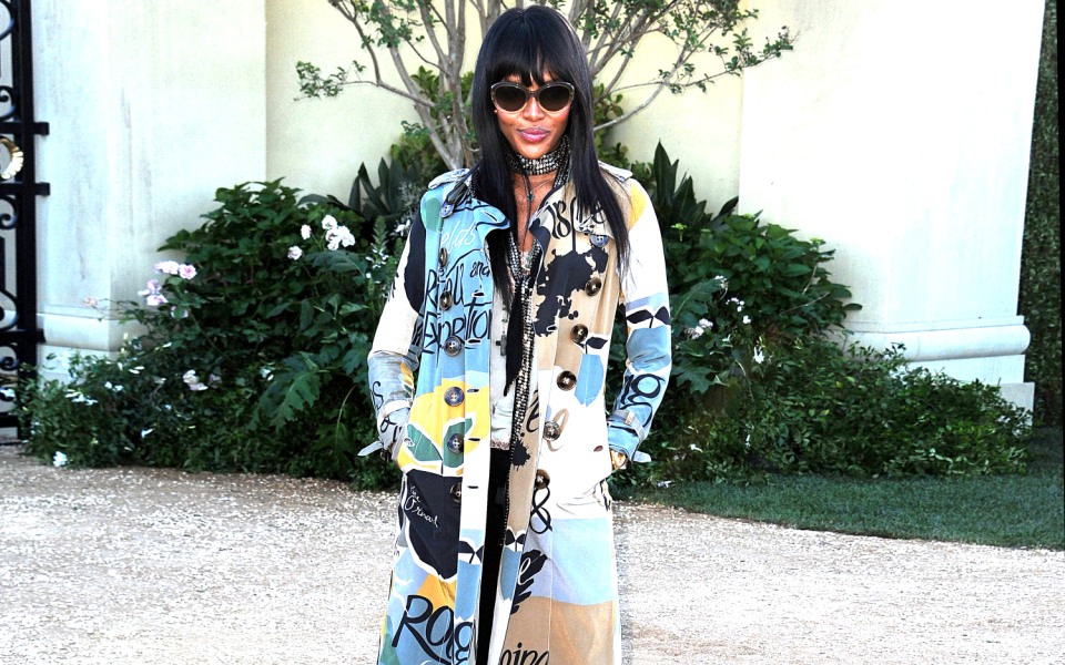 h-naomi-campbell-λίγο-πριν-την-επίδειξη-του-οίκου-burberry-σ-2080738