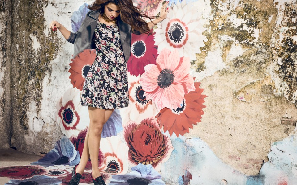 μοντέρνες-εμφανίσεις-με-τα-top-sneakers-της-άνοι-2080791