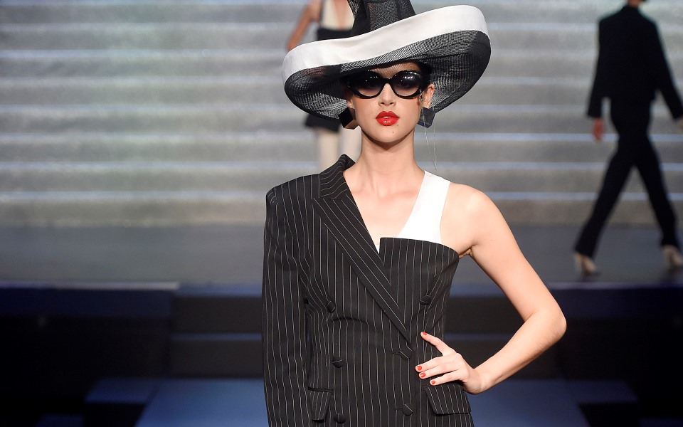 απογειώστε-το-ασπρόμαυρο-σύνολο-σας-μ-2079792