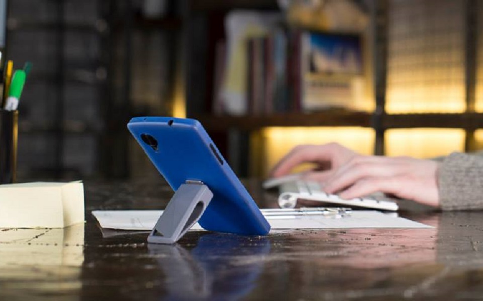 stikey-ελληνικό-αξεσουάρ-για-smartphone-σε-εκστρατε-2080074