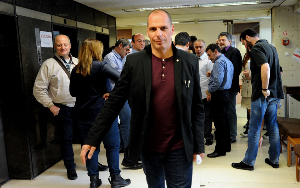 γυάλινα-μπουκάλια-κατά-ζεύγους-βαρου-2080631