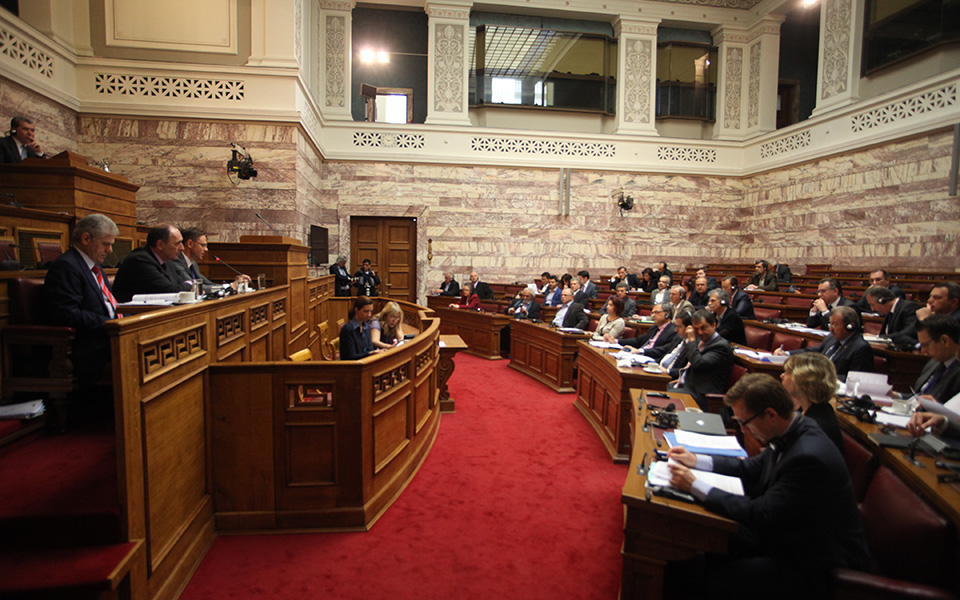 εντονοι-διαξιφισμοί-και-αλληλοκατηγ-2079656