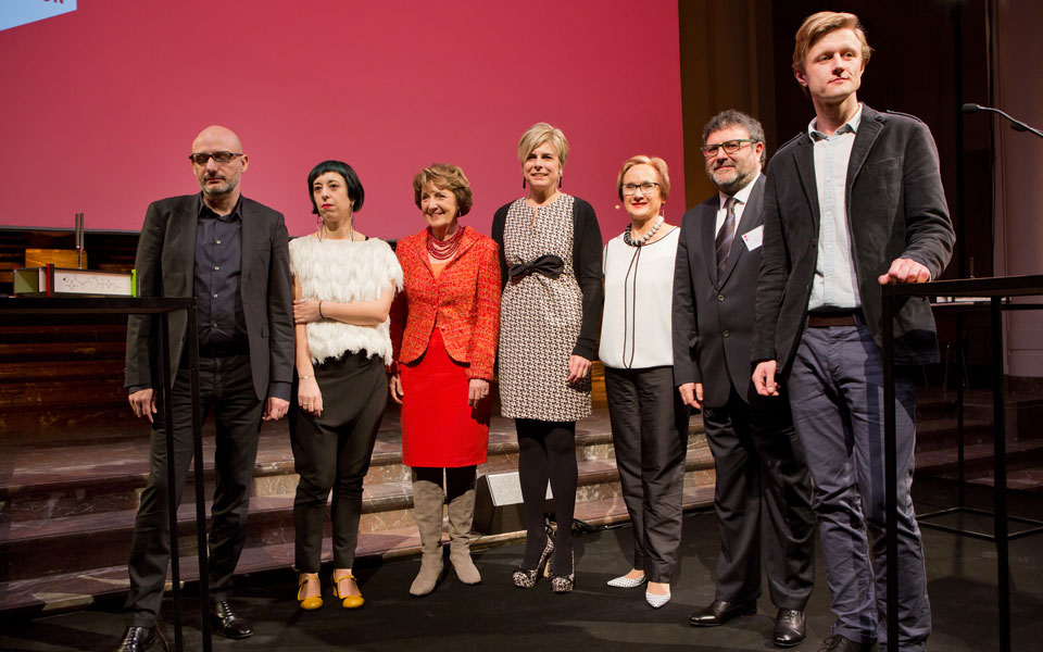 βραβείο-σωτηρία-για-την-μπιενάλε-2076444