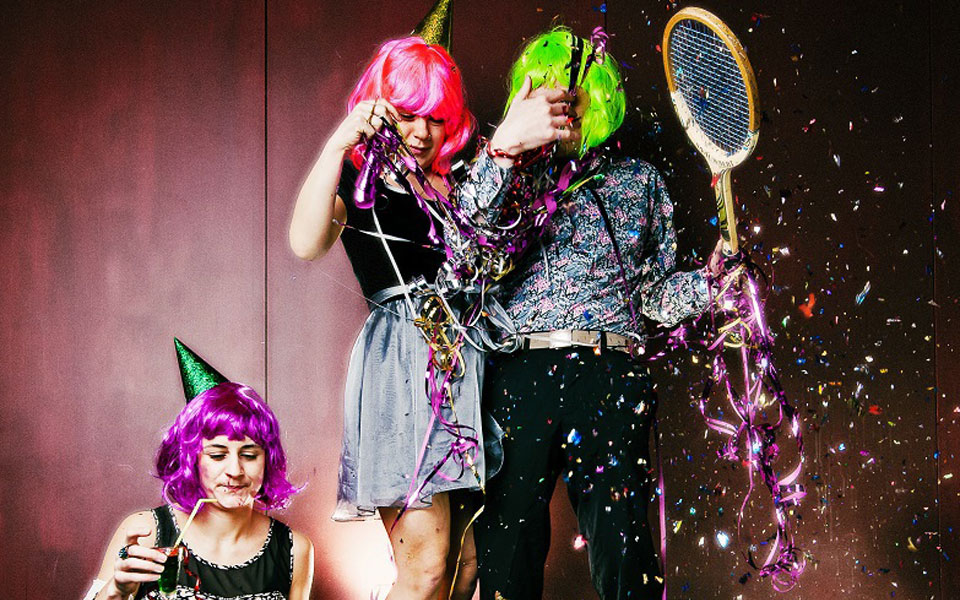 τρεις-θίασοι-βρετανών-περφόρμερ-για-τ-2076999