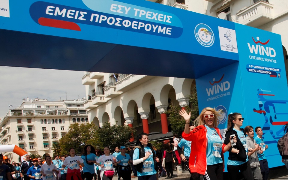 γαλάζιο-κύμα-δρομέων-από-την-wind-στον-μαρ-2077120