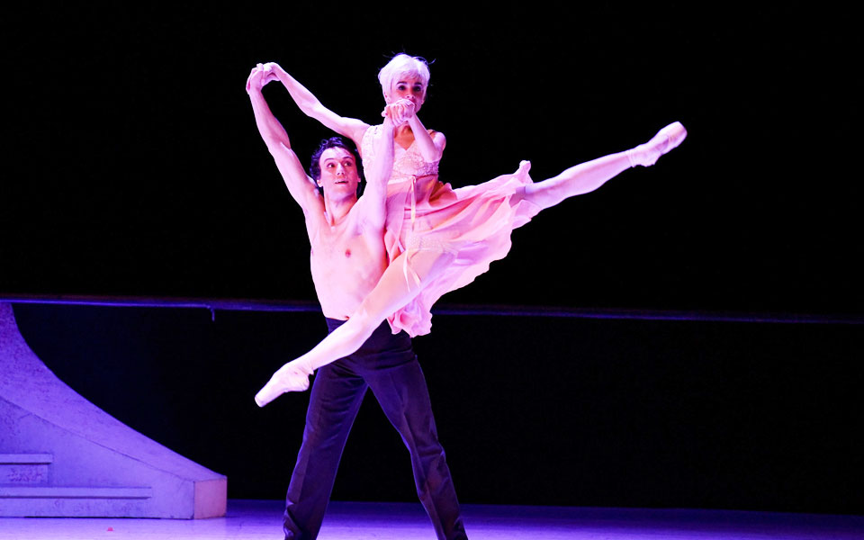 μία-παράδοξη-νεραϊδένια-σταχτοπούτα-2080294