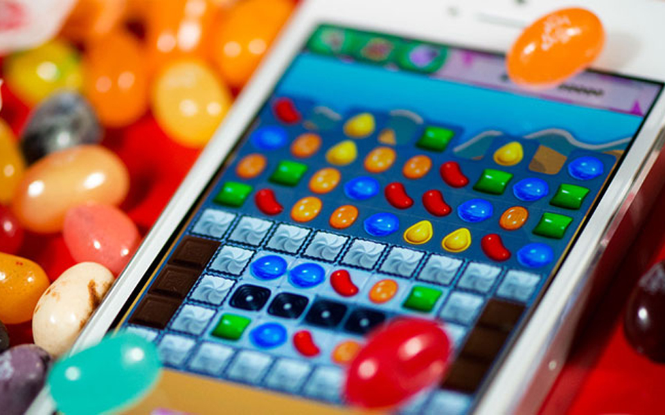 εξοπλισμένα-με-το-candy-crush-saga-θα-είναι-τα-windows-10-2083697