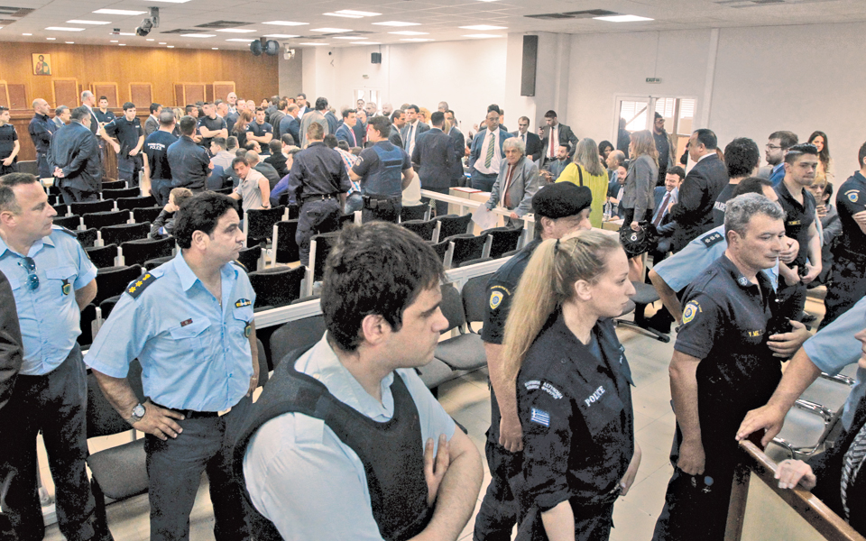 εισβολή-πυρήνων-στη-δίκη-χ-α-2083391