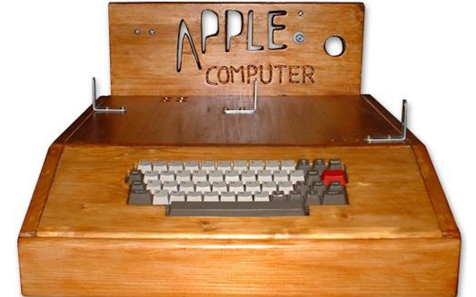 ηπα-γυναίκα-πέταξε-το-παλιό-της-apple-και-κέ-2085939