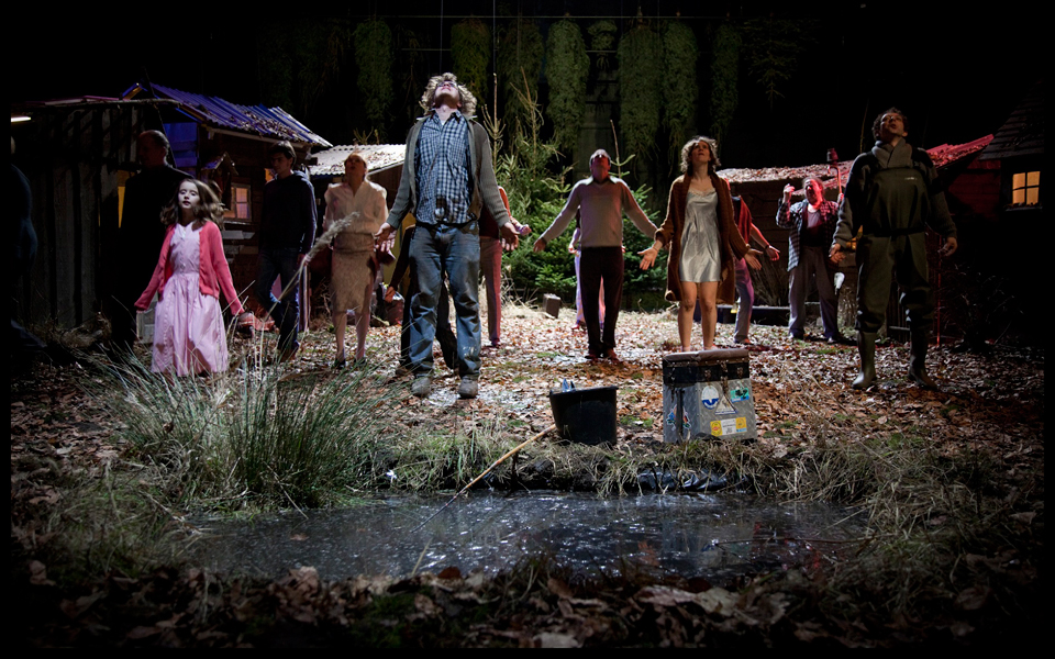 ενα-παράξενο-δάσος-στη-στέγη-2085721