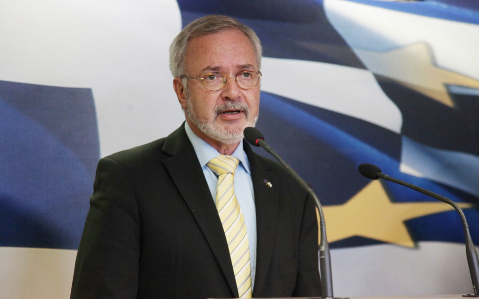 εκπληκτος-και-μπερδεμένος-δηλώνει-ο-β-2082012