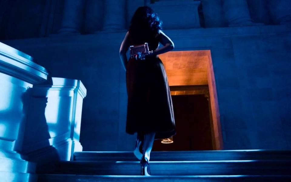 h-rihanna-στο-secret-garden-του-dior-2084113