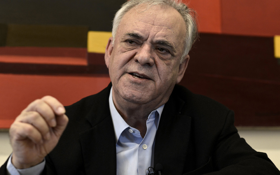 επίθεση-στην-κυβέρνηση-από-τις-συνιστ-2083528
