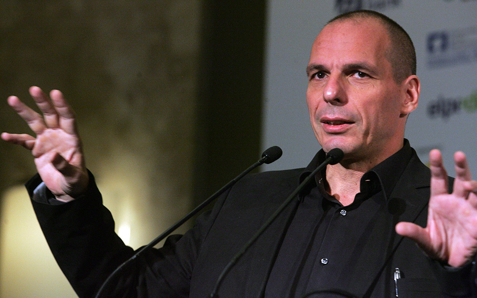 μαχαίρι-στις-αμοιβές-του-ταμείου-χρ-2084777