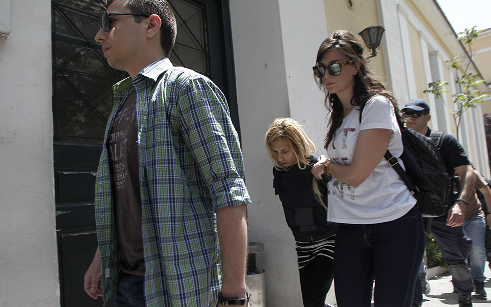 ελεύθερος-με-απαγόρευση-εξόδου-από-τη-2082516