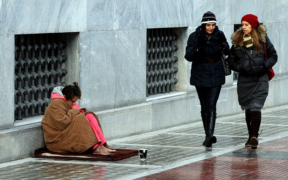 επέστρεψε-στην-ύφεση-η-ελλάδα-τονίζου-2083000