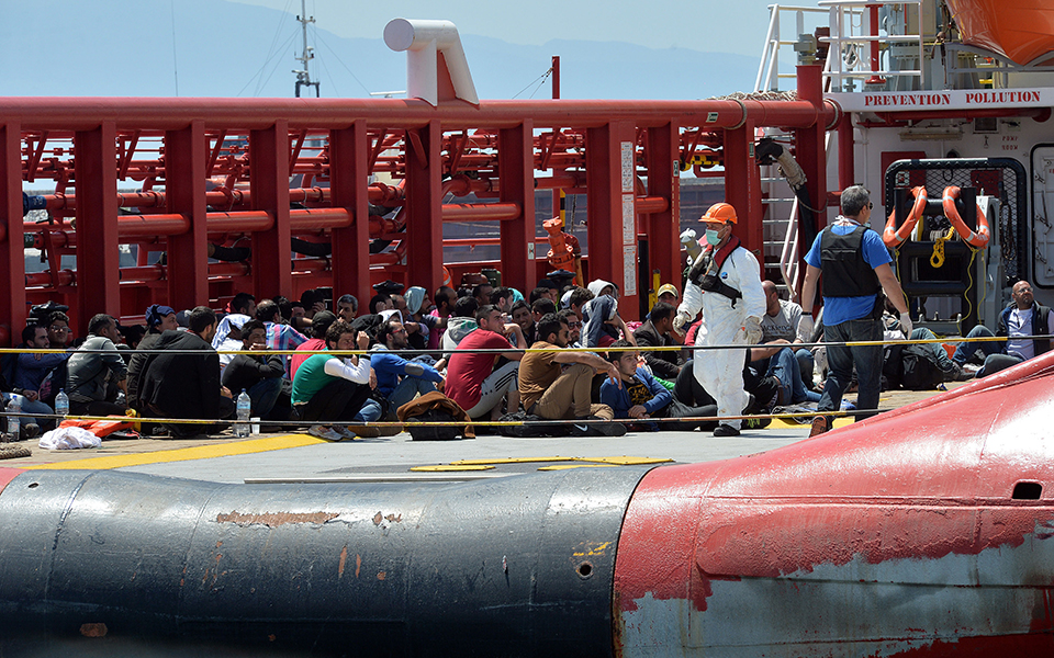 καλαμάτα-στο-λιμάνι-της-πόλης-μεταφέρ-2082432