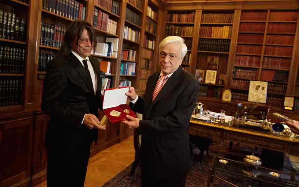 τρομοκρατημένος-και-εμβρόντητος-βαρ-2084251