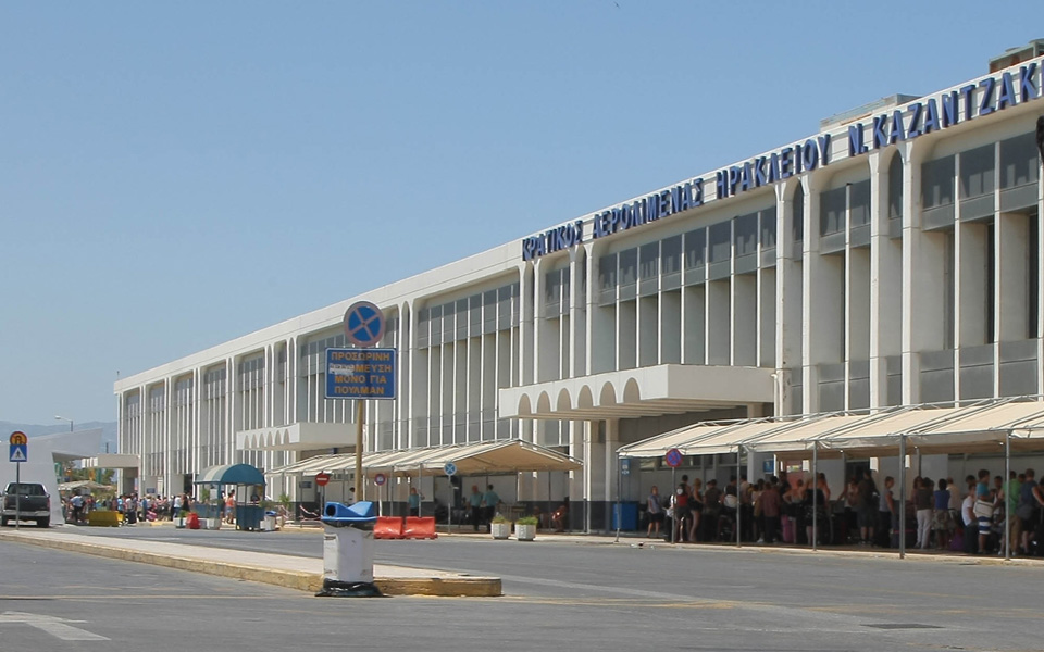 μπαράζ-συλλήψεων-μεταναστών-σε-περιφ-2084019