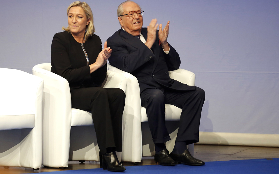 ο-παππούς-η-κόρη-και-η-εγγονή-λεπέν-2082397