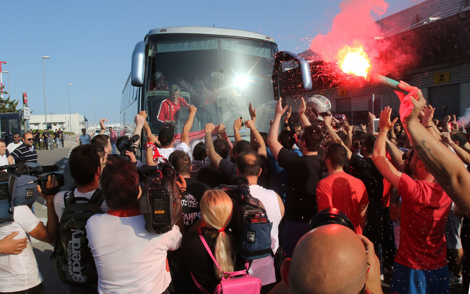 επέστρεψε-με-ψηλά-το-κεφάλι-ο-ολυμπιακ-2083835