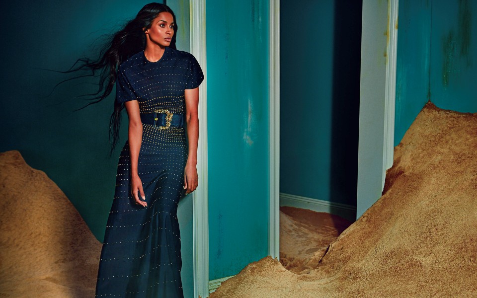 η-ciara-πρωταγωνιστεί-στη-νέα-καμπάνια-του-ro-2085375