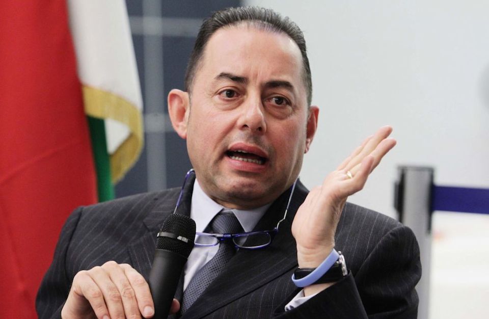 επικριτικός-προς-τους-υποστηρικτές-τ-2085870