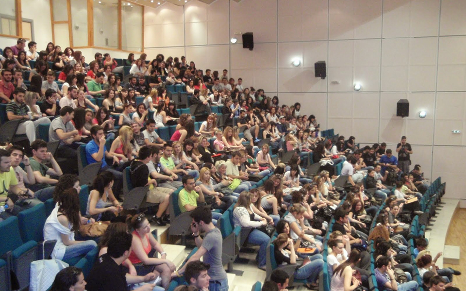 κλιμακώνεται-η-ανησυχία-για-τα-ελληνι-2083006