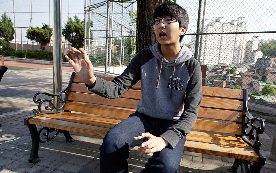 μεγάλος-αδελφός-στο-κινητό-2083450