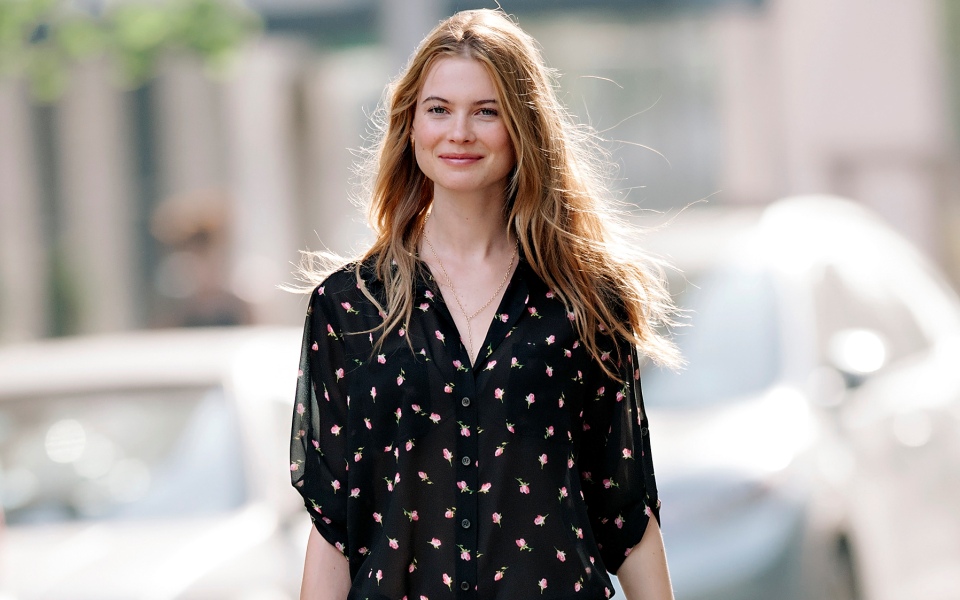 λαμπερά-μαλλιά-με-τα-καλύτερα-προϊόντ-2082549