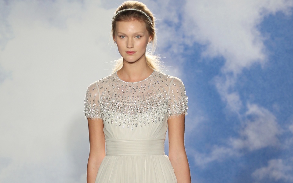 άνοιξη-2016-οι-νέες-τάσεις-στα-νυφικά-φορέ-2084598