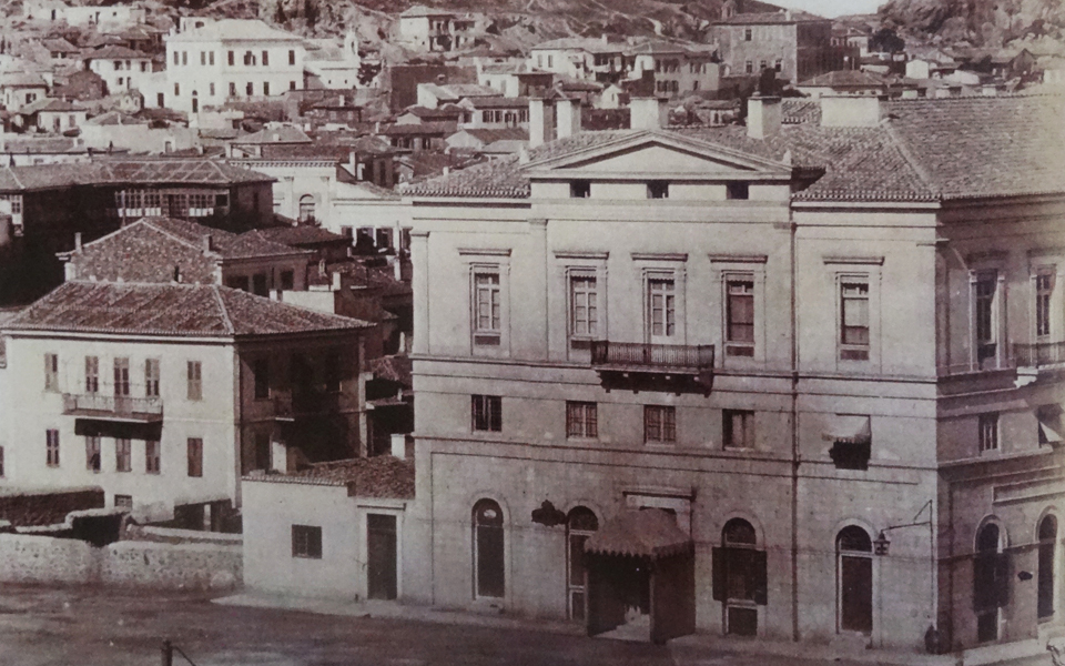 η-αιώνια-πλατεία-συντάγματος-σε-νέα-2085304