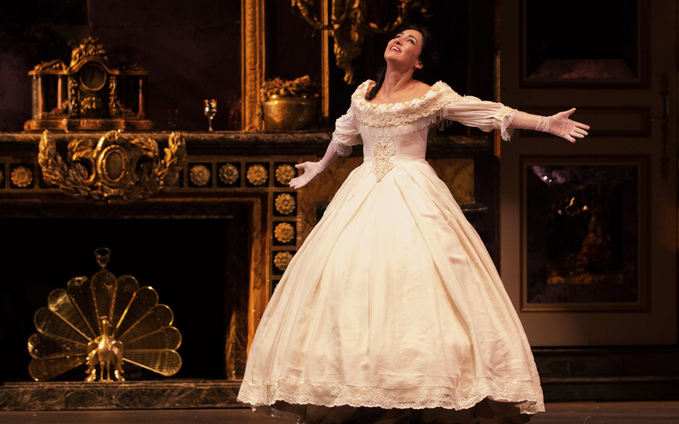 τραβιάτα-που-προκαλεί-δέος-και-γενν-2083893